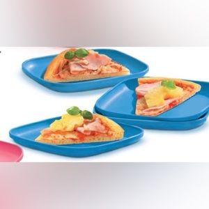 Tupperware  Vintage Square Luncheon Plates (Set of 4)